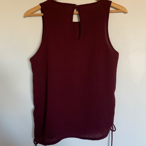 KISMET Sleeveless Lace-Up Top - Picture 3 of 5